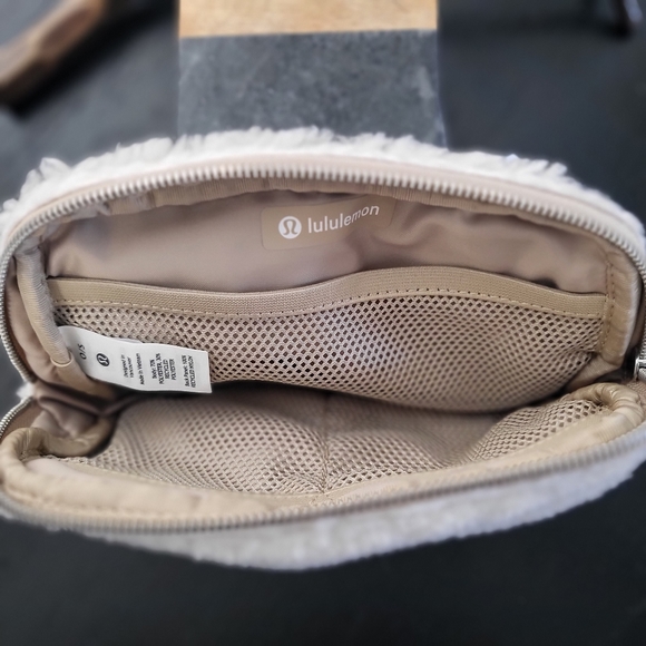 Lululemon Everywhere Fleece Belt Bag (Light Ivory) - Picture 5 of 13